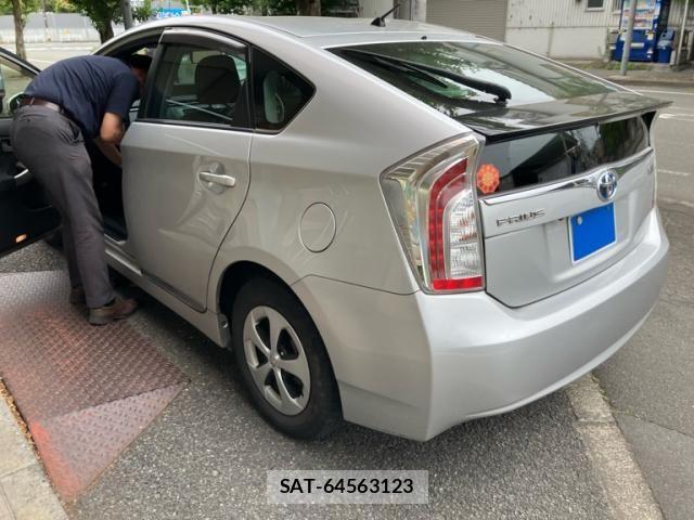 Toyota PRIUS 2015-09 7251967-3