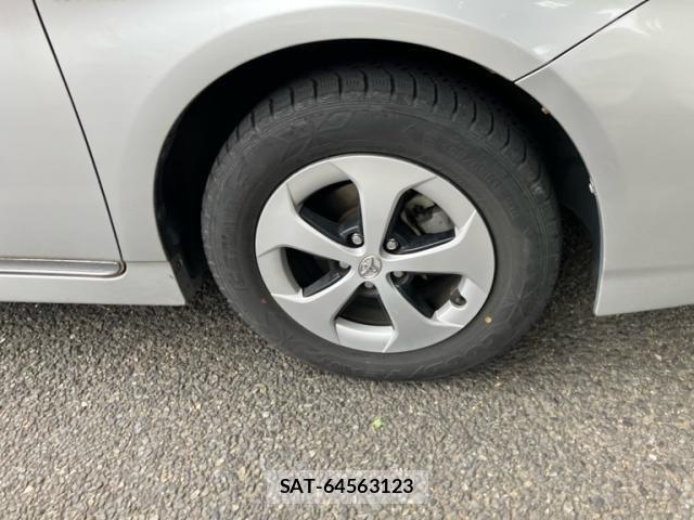 Toyota PRIUS 2015-09 7251967-5