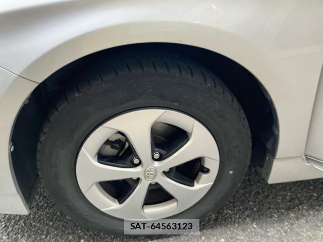 Toyota PRIUS 2015-09 7251967-6