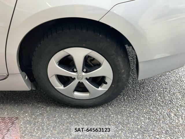 Toyota PRIUS 2015-09 7251967-7
