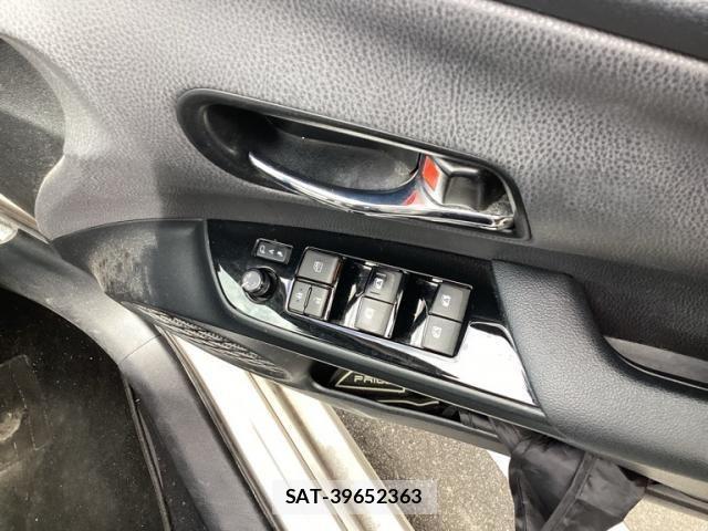Toyota PRIUS 2017-04 7250114-11