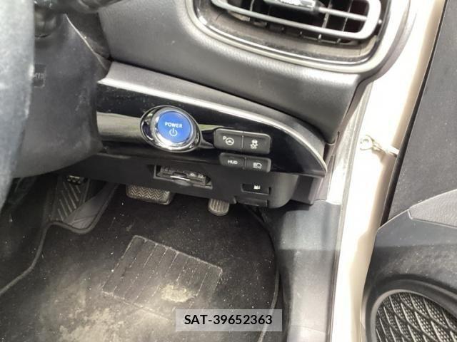 Toyota PRIUS 2017-04 7250114-12