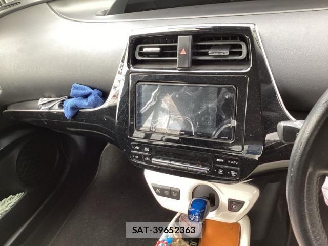 Toyota PRIUS 2017-04 7250114-14