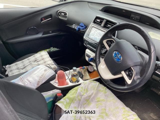 Toyota PRIUS 2017-04 7250114-15