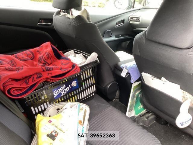 Toyota PRIUS 2017-04 7250114-16
