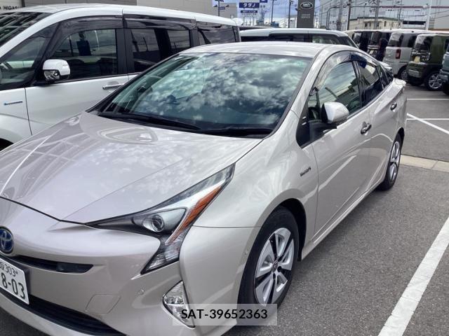 Toyota PRIUS 2017-04 7250114-2
