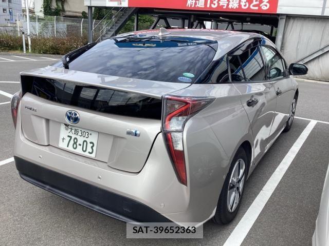 Toyota PRIUS 2017-04 7250114-3