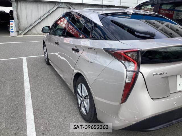 Toyota PRIUS 2017-04 7250114-4