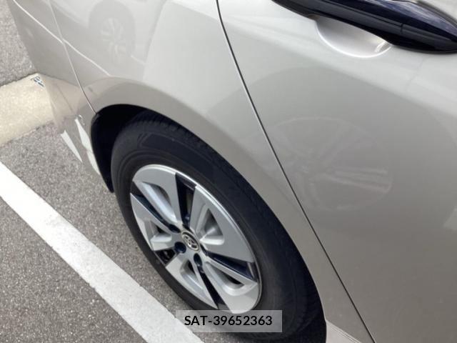 Toyota PRIUS 2017-04 7250114-5