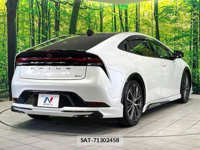 Toyota PRIUS 2023-10 7251924-16