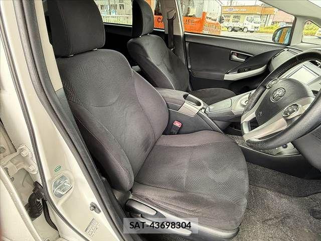 Toyota PRIUS 2013-07 7251956-13
