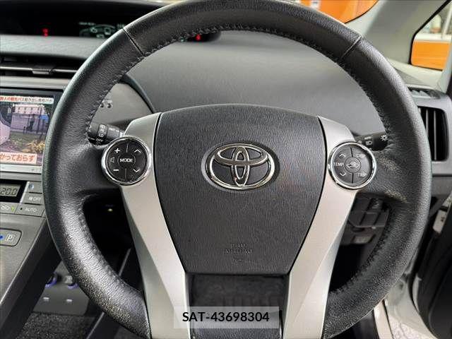 Toyota PRIUS 2013-07 7251956-19