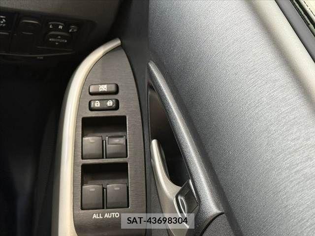 Toyota PRIUS 2013-07 7251956-23