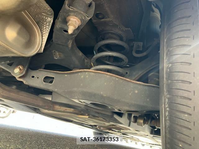 Toyota PRIUS 2017-07 7251949-11