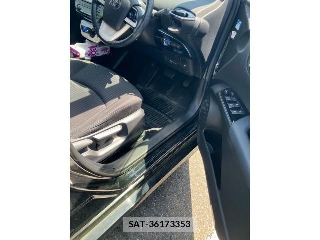 Toyota PRIUS 2017-07 7251949-17