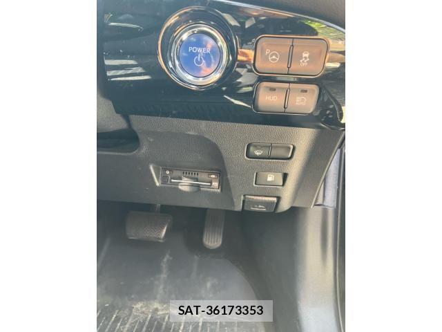 Toyota PRIUS 2017-07 7251949-19