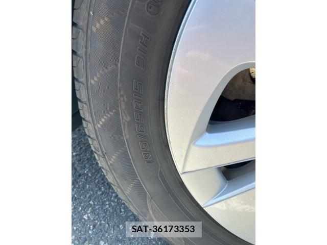 Toyota PRIUS 2017-07 7251949-8