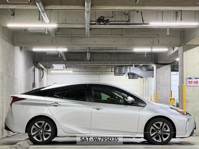 Toyota PRIUS 2021-12 7251938-6