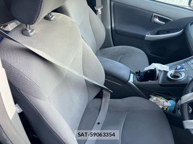 Toyota PRIUS 2011-12 7251963-11