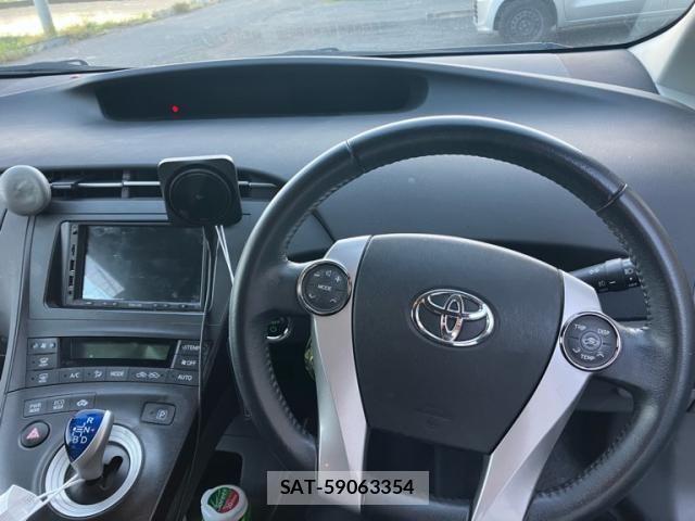Toyota PRIUS 2011-12 7251963-13