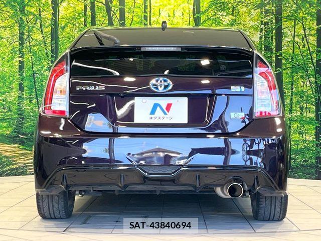 Toyota PRIUS 2013-02 7250311-14