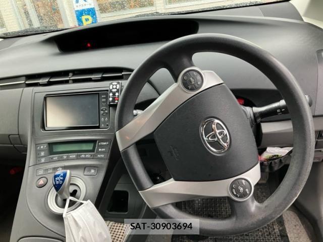 Toyota PRIUS 2011-06 7251969-24
