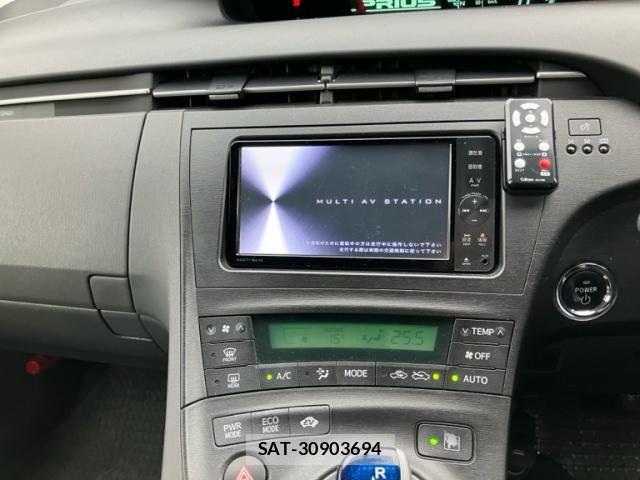 Toyota PRIUS 2011-06 7251969-25