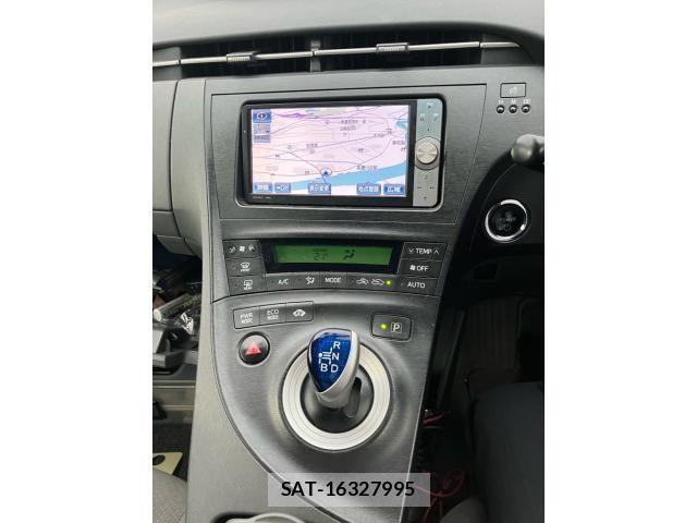 Toyota PRIUS 2011-11 7251972-12