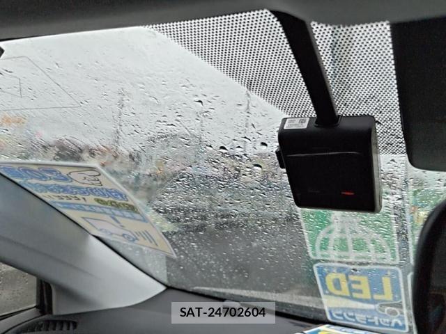 Toyota PRIUS 2019-03 7251945-18