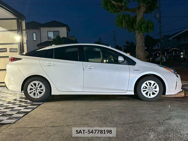 Toyota PRIUS 2016-01 7251954-11