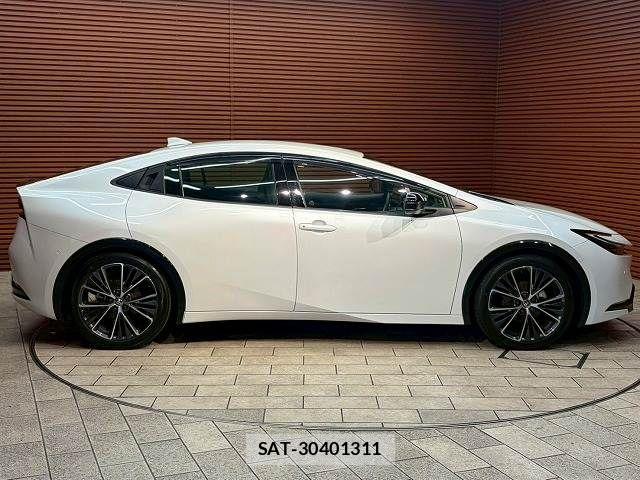 Toyota PRIUS 2024-05 7250076-17