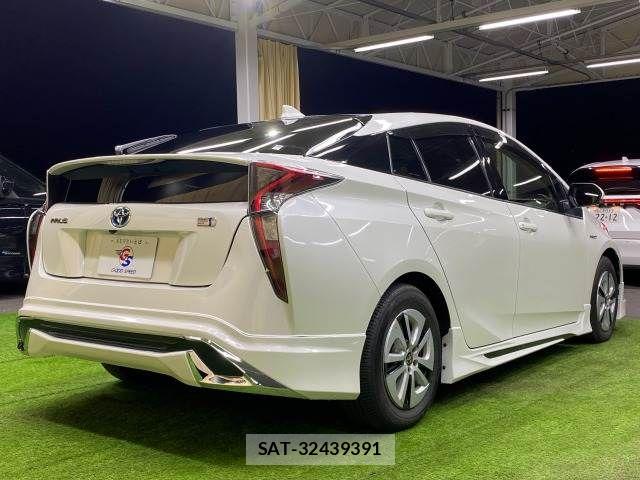 Toyota PRIUS 2016-06 7251937-15