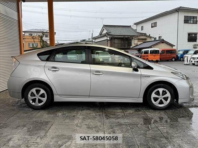 Toyota PRIUS 2014-06 7251962-9
