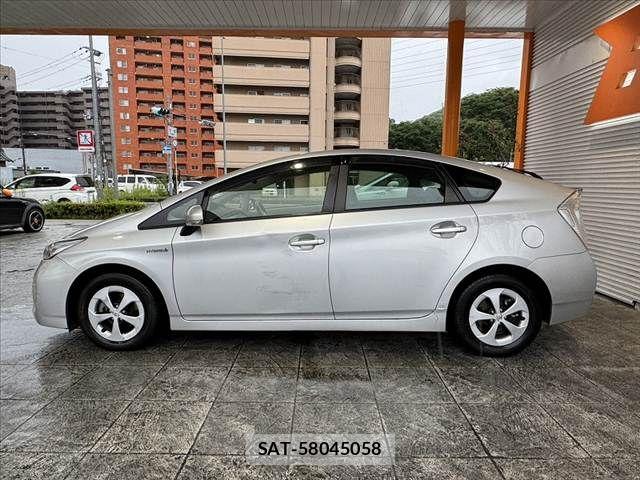 Toyota PRIUS 2014-06 7251962-10