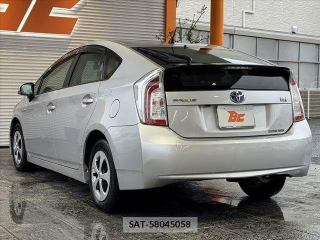 Toyota PRIUS 2014-06 7251962-11