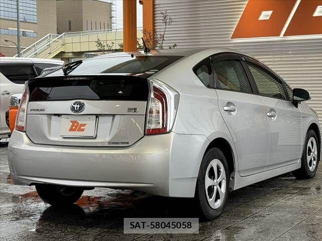 Toyota PRIUS 2014-06 7251962-13