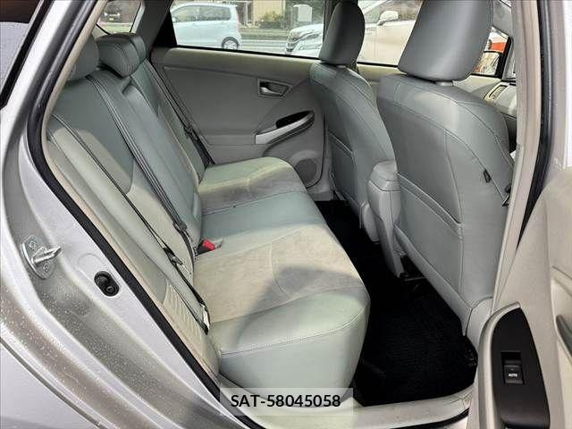 Toyota PRIUS 2014-06 7251962-15