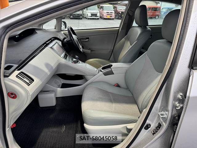 Toyota PRIUS 2014-06 7251962-16
