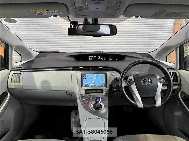 Toyota PRIUS 2014-06 7251962-1