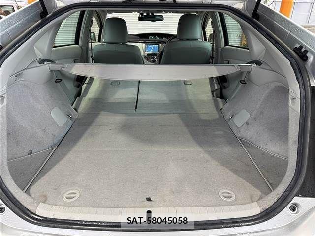 Toyota PRIUS 2014-06 7251962-19