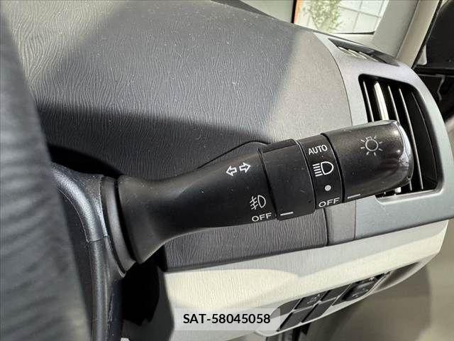 Toyota PRIUS 2014-06 7251962-22