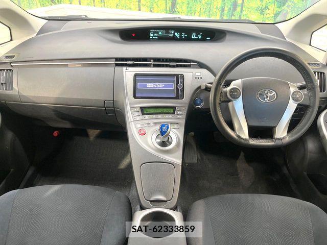 Toyota PRIUS 2012-09 7272735-1