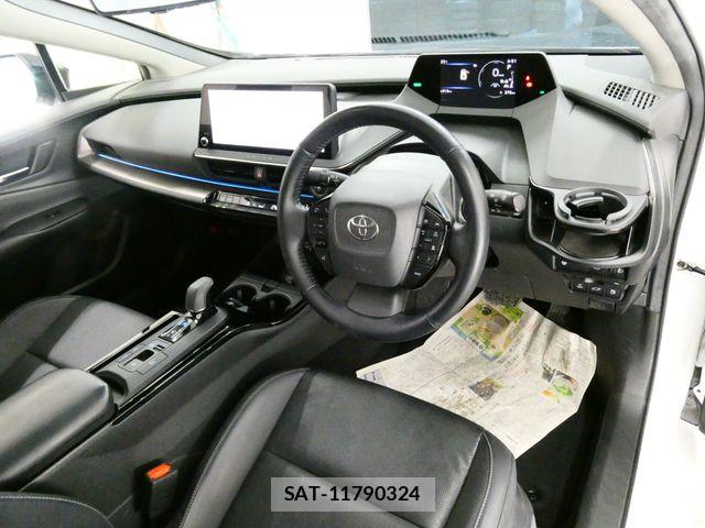 Toyota PRIUS 2023-04 7272716-13
