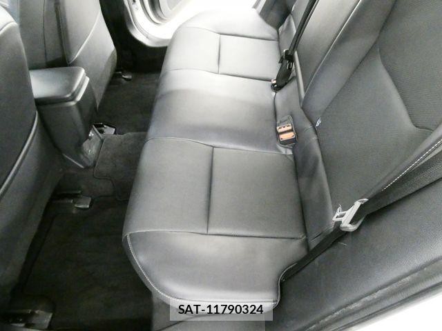 Toyota PRIUS 2023-04 7272716-16