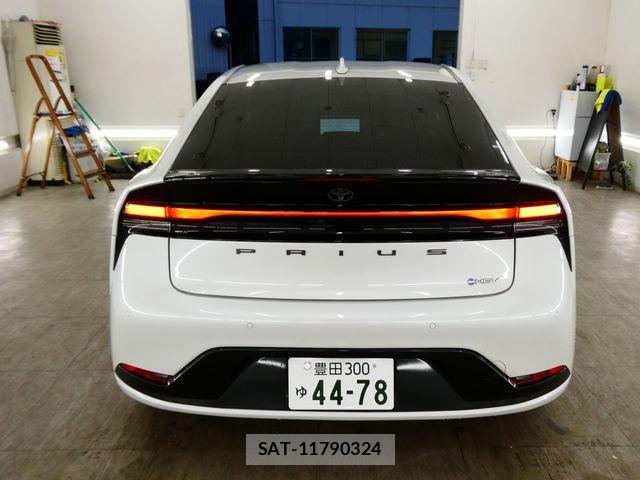 Toyota PRIUS 2023-04 7272716-4