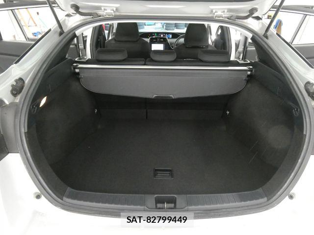Toyota PRIUS 2019-08 7272722-14
