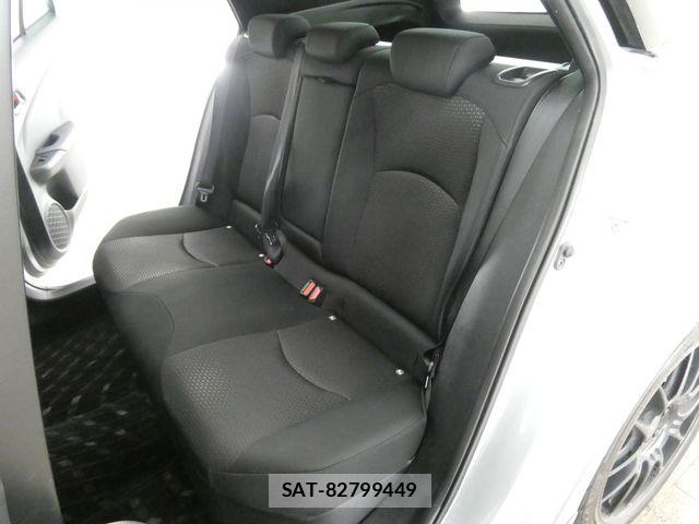 Toyota PRIUS 2019-08 7272722-16