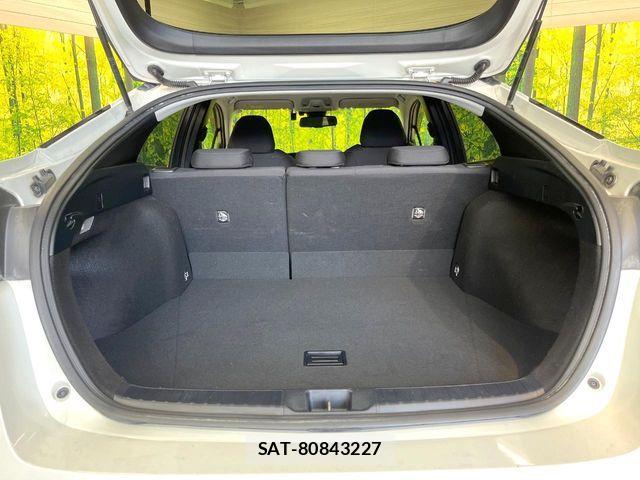 Toyota PRIUS 2017-05 7272718-9