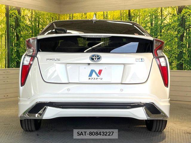 Toyota PRIUS 2017-05 7272718-14