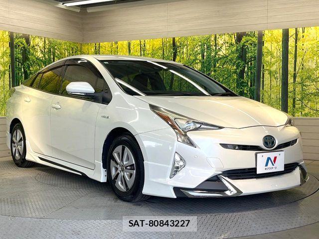 Toyota PRIUS 2017-05 7272718-15